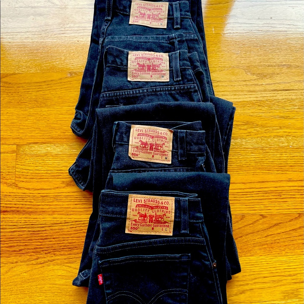 4 pairs of women’s Levi black jeans bootcut.